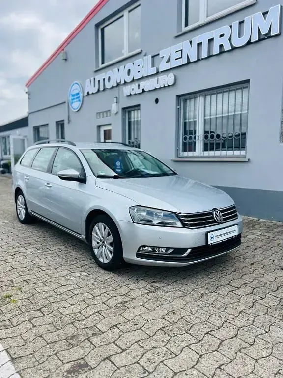 Gebraucht VW Passat Trendline 140 PS (102 kW) 2012 Silber Kombi