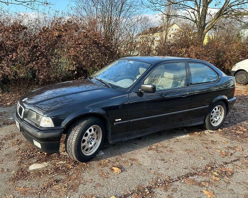 Schwarz Gebraucht 1999 BMW 316 Compact Kleinwagen | 800 € (Guter Preis) - Bild 1/4