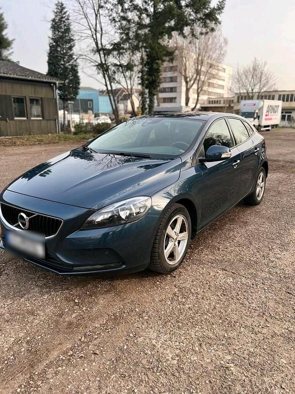 Gebraucht Volvo V40 120 PS (88 kW) 2018 Blau Limousine