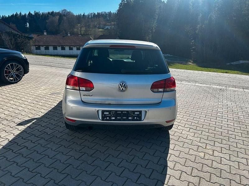 Gebraucht VW Golf VI Team 105 PS (77 kW) 2011 Silber Kleinwagen