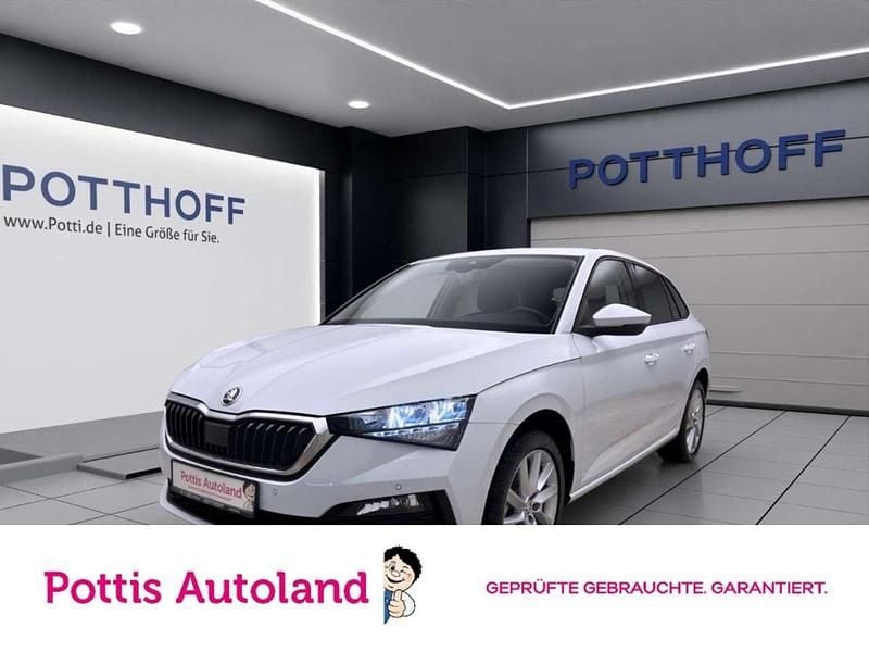 Weiß Gebraucht 2023 Skoda Scala Style Kleinwagen | 20.221 € (Guter Preis) - Bild 1/4