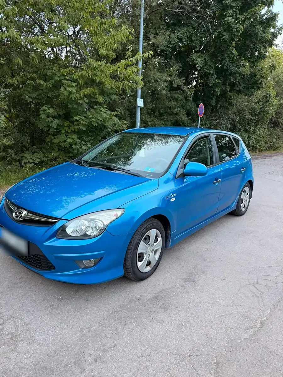 Gebraucht Hyundai i30 109 PS (80 kW) 2010 Blau Limousine