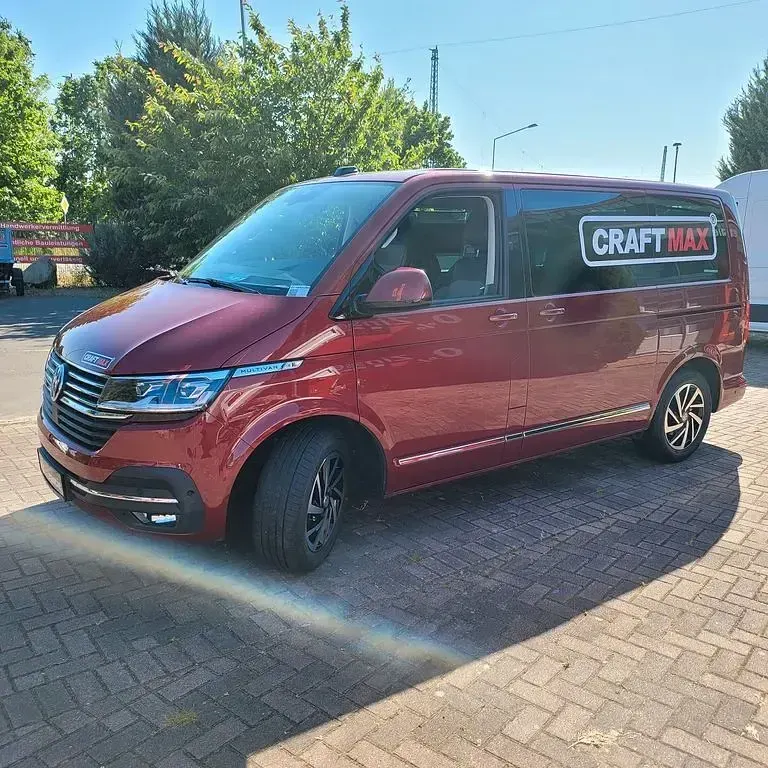 Gebraucht VW Multivan Highline 204 PS (150 kW) 2022 Rot Van / Kleinbus