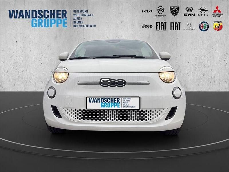 Gebraucht Fiat 500e Basis 86 kW (118 PS) 2023 Weißschwarz Kleinwagen