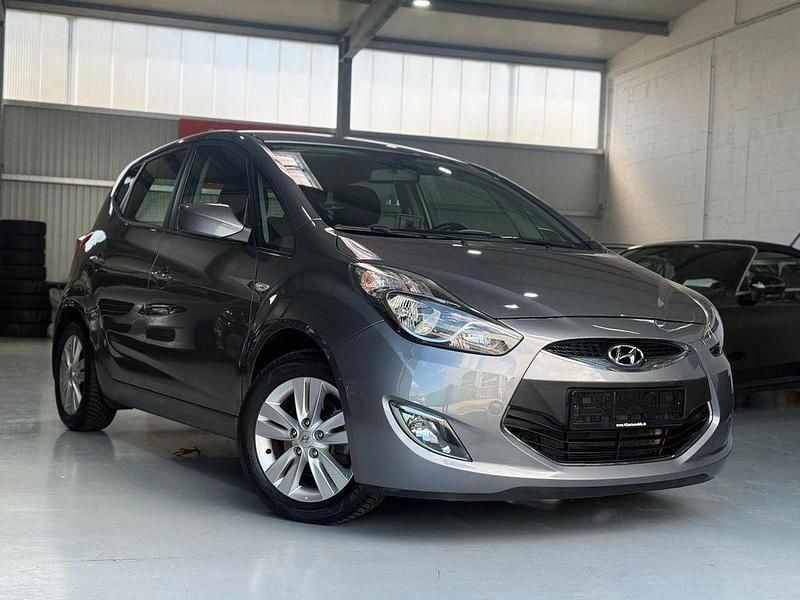 Gebraucht Hyundai ix20 125 PS (91 kW) 2013 Grau Kleinwagen
