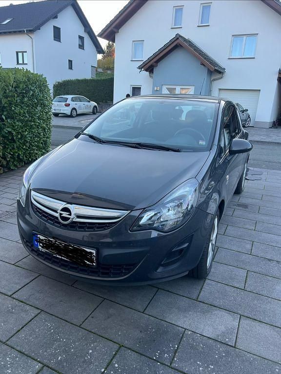 Grau Gebraucht 2013 Opel Corsa Color Edition Kleinwagen | 5.800 € (Fairer Preis) - Bild 1/4