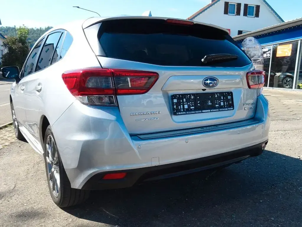 Gebraucht Subaru Impreza Platinum 150 PS (110 kW) 2022 Silber SUV