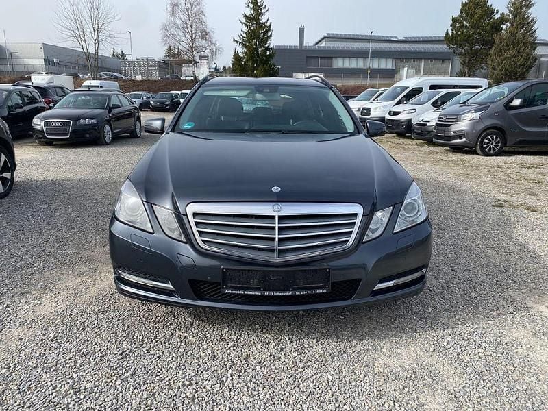 Gebraucht Mercedes E200 136 PS (100 kW) 2011 Grau Kombi
