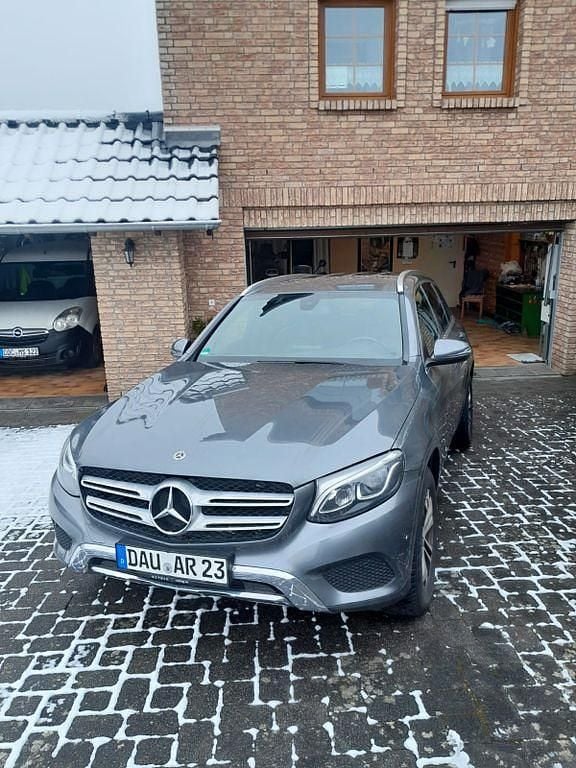 Schwarz Gebraucht 2018 Mercedes GLC250 SUV | 21.250 € (Superpreis) - Bild 1/4