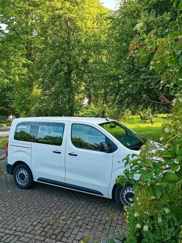 Weiß Gebraucht 2018 Citroën Spacetourer Van | 16.900 € - Bild 1/2