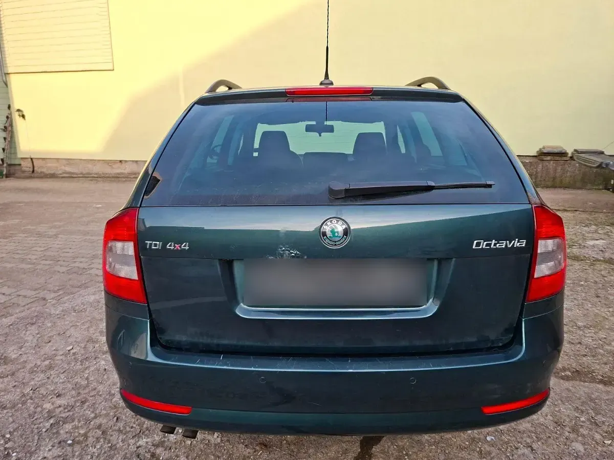 Używany Skoda Octavia 105 KM (77 kW) 2013 Szary Sedan/Limuzyna
