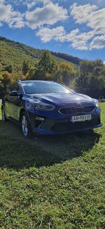 Blau Gebraucht 2021 Kia Ceed GT GT-Line Limousine | 10.500 € - Bild 1/4