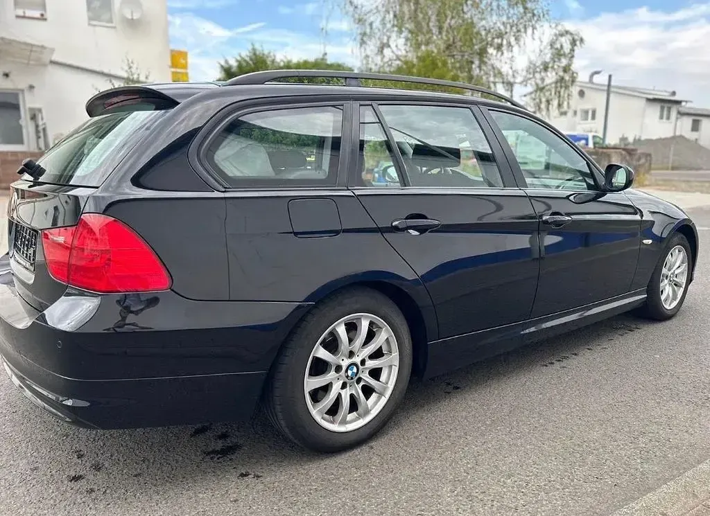 Używany BMW 318 143 KM (105 kW) 2009 Czarny Kombi