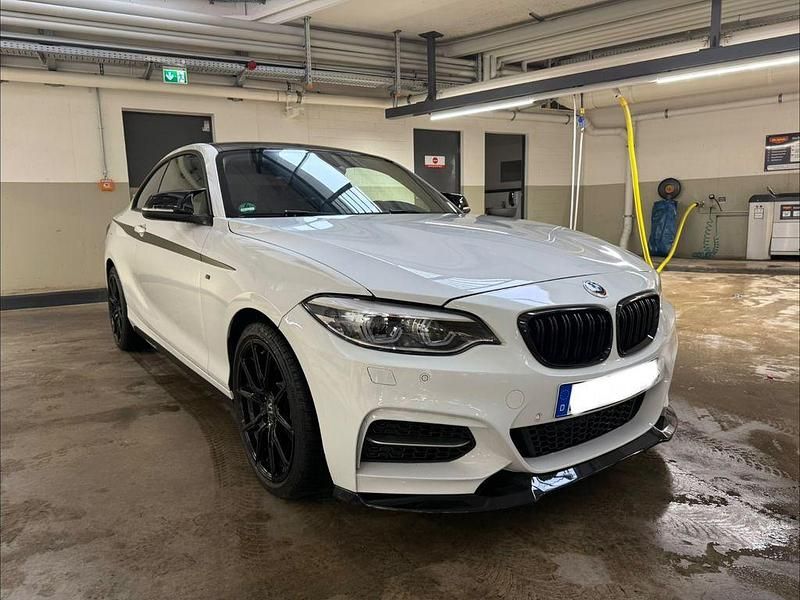 Weiß Gebraucht 2015 BMW M235 M Sport Coupé | 22.300 € - Bild 1/4