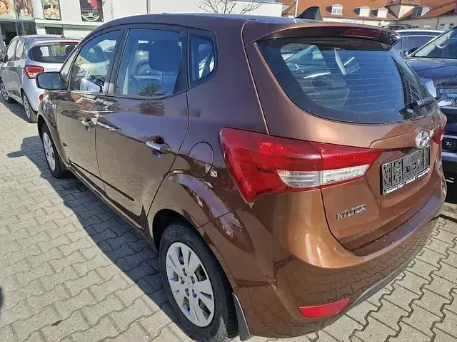 Gebraucht Hyundai ix20 Classic 90 PS (66 kW) 2013 Braun Kleinwagen