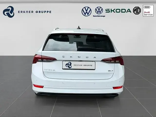 Gebraucht Skoda Octavia Style 110 PS (80 kW) 2022 Moonweiß perleffekt Kombi