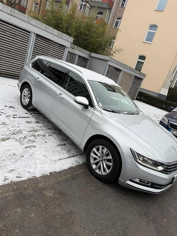 Gebraucht VW Passat Highline 150 PS (110 kW) 2018 Silber Kombi