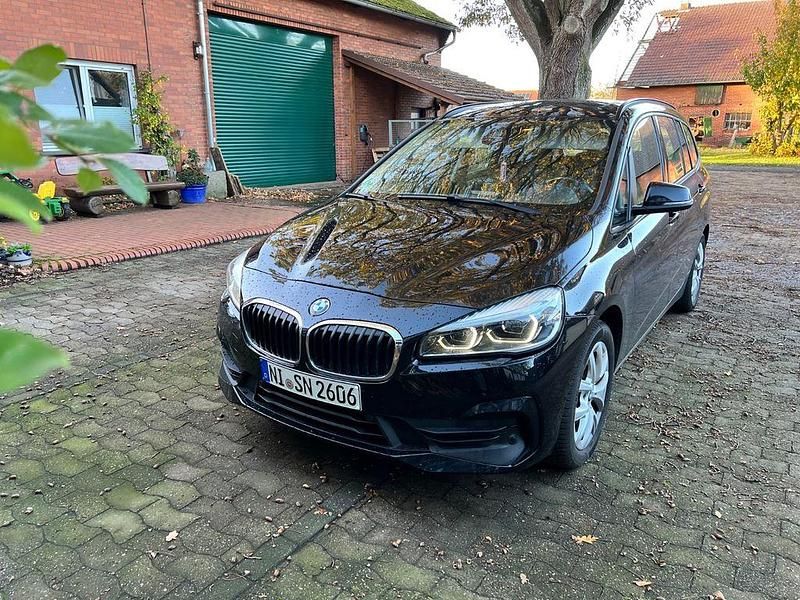 Schwarz Gebraucht 2018 BMW 218 Gran Tourer Van / Kleinbus | 15.900 € (Fairer Preis) - Bild 1/4