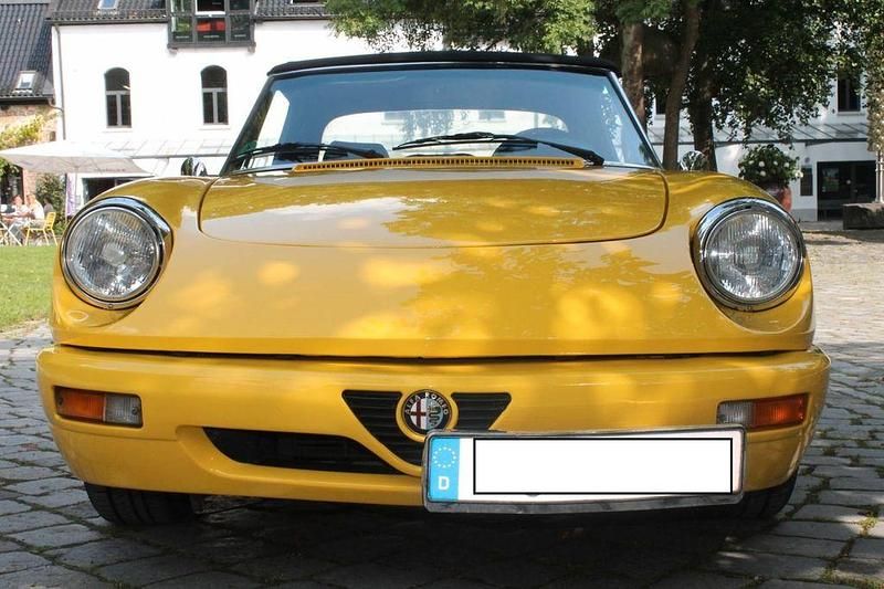 Gebraucht Alfa Romeo Spider 120 PS (88 kW) 1992 Gelb Cabrio