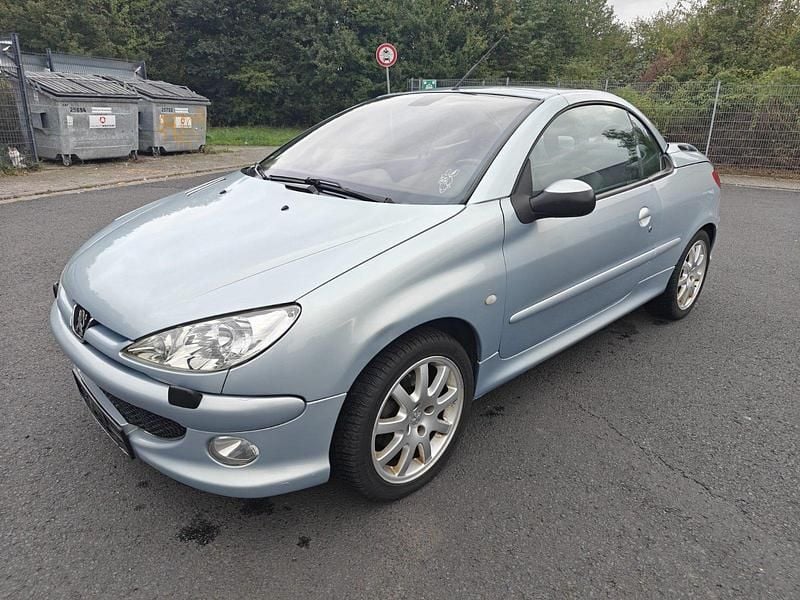 Grau Gebraucht 2004 Peugeot 206 CC Platinum Cabrio | 1.800 € (Guter Preis) - Bild 1/4