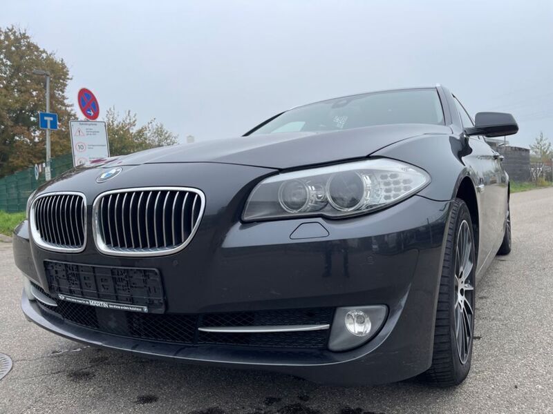 Sophistograu brillanteffekt meta Gebraucht 2013 BMW 530 Sport Line Kombi | 8.999 € (Superpreis) - Bild 1/4