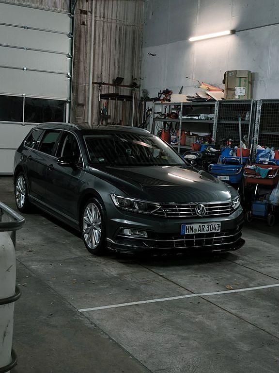 Grau Gebraucht 2016 VW Passat Highline Kombi | 21.500 € - Bild 1/4