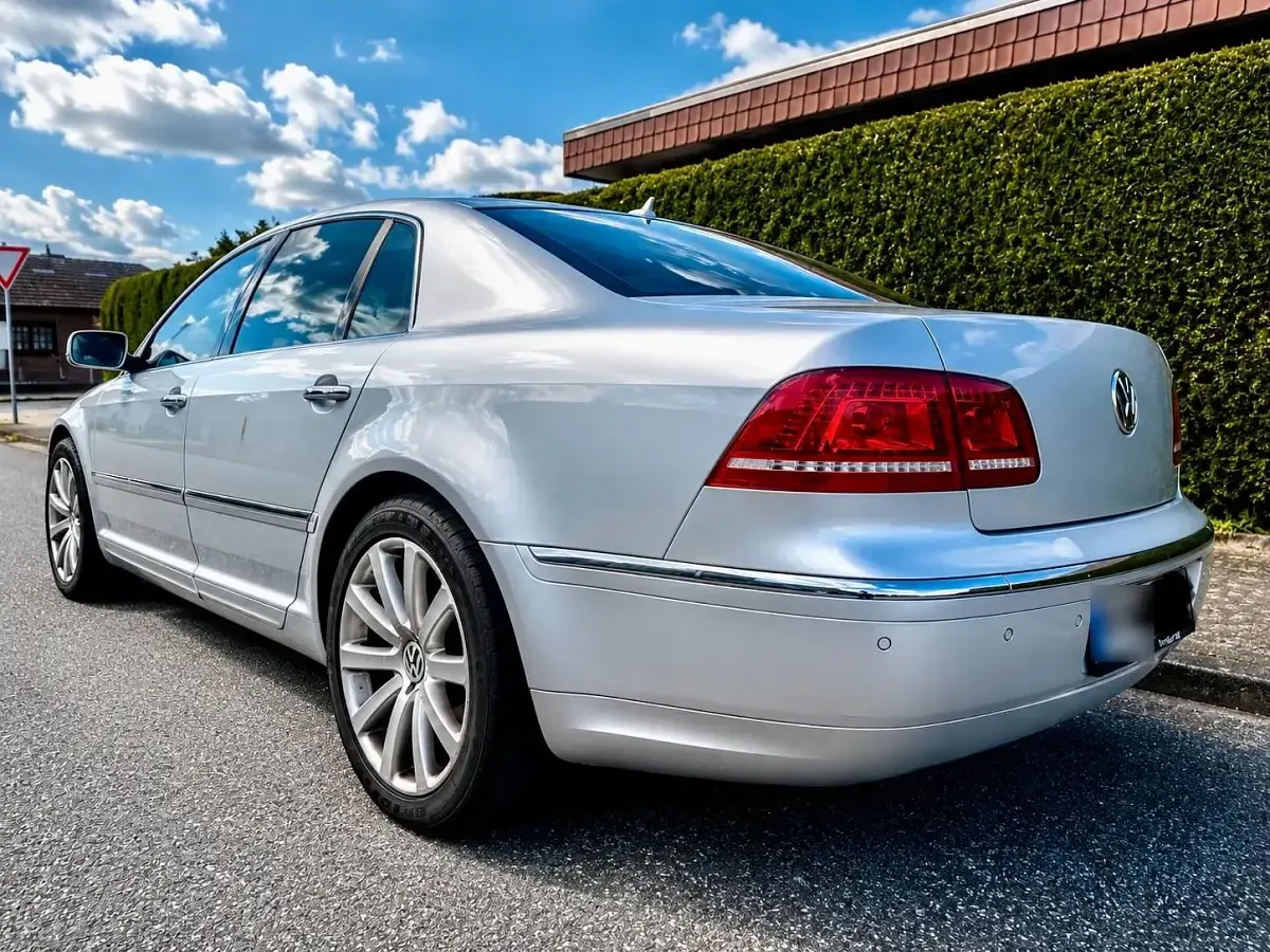 Gebraucht VW Phaeton 239 PS (175 kW) 2011 Silber Limousine