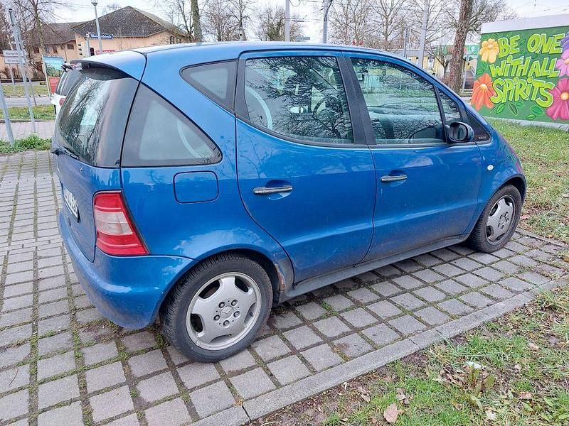 Gebraucht Mercedes A160 Elegance 102 PS (75 kW) 2000 Blau Van / Kleinbus