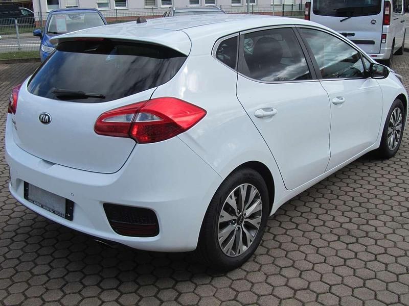 Gebraucht Kia Ceed Edition 7 135 PS (99 kW) 2017 Weiß Kleinwagen