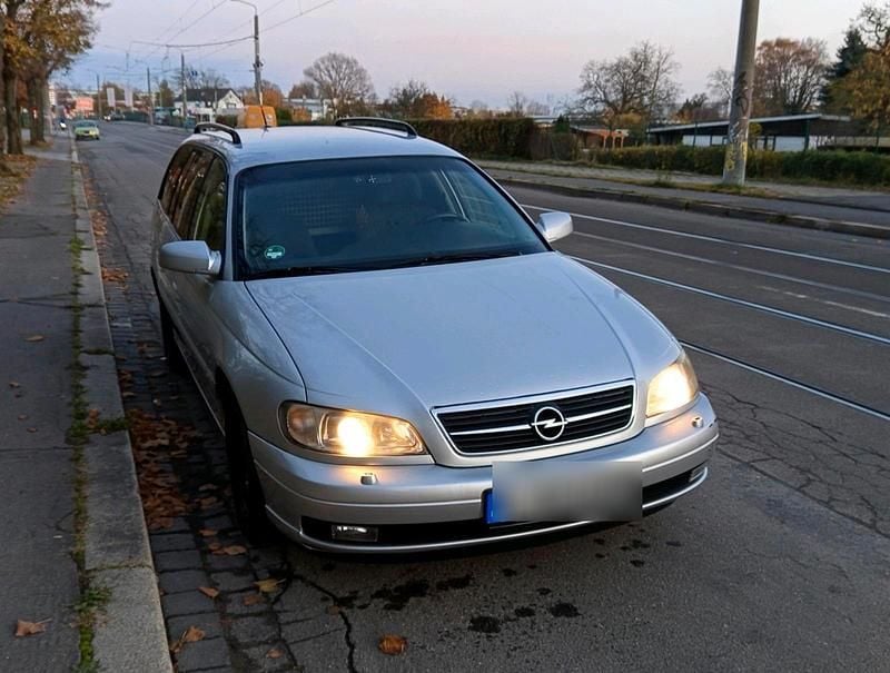 Grau Gebraucht 2001 Opel Omega Kombi | 800 € (Fairer Preis) - Bild 1/4