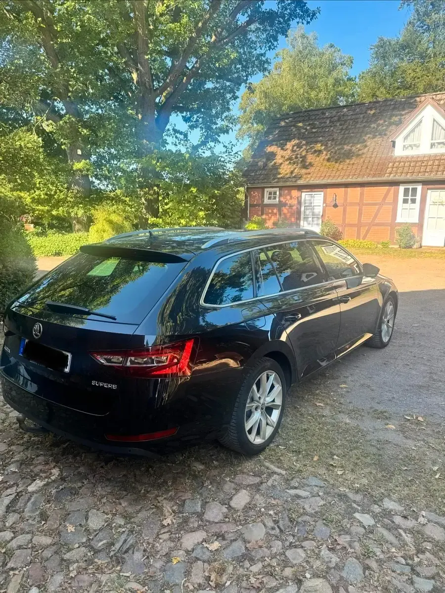 Gebraucht Skoda Superb 149 PS (109 kW) 2017 Schwarz Kombi