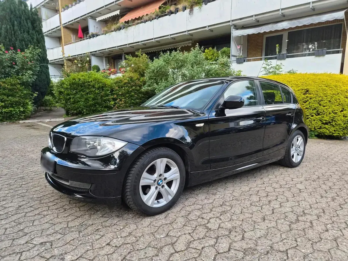 Gebraucht BMW 116 122 PS (89 kW) 2011 Schwarz Kleinwagen