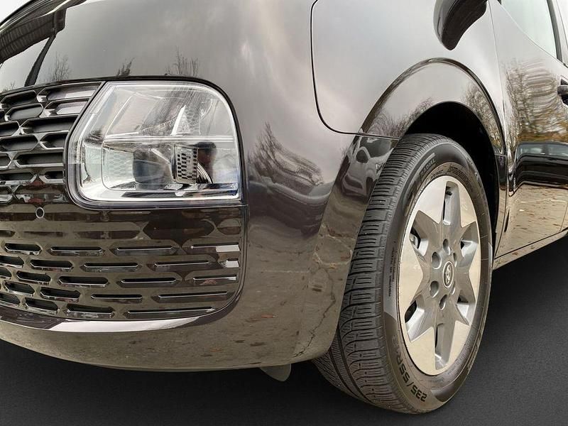 Gebraucht Hyundai Staria Prime 177 PS (130 kW) 2024 Braun Van / Kleinbus