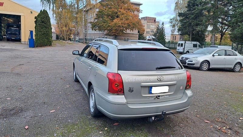 Gebraucht Toyota Avensis Sol 147 PS (108 kW) 2004 Kombi