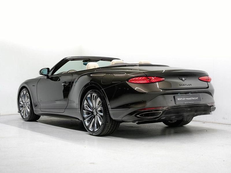 Neu Bentley Continental Mulliner 782 PS (575 kW) 2026 Cabrio