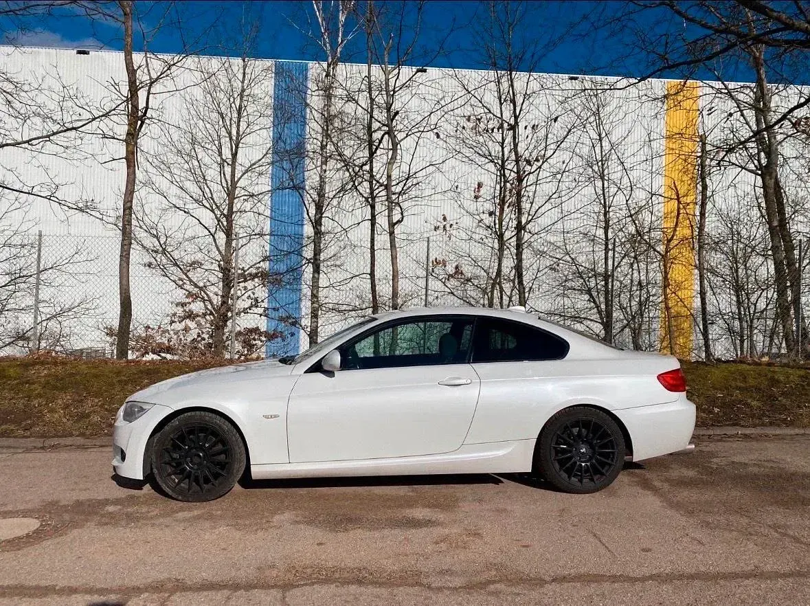 Gebraucht BMW 320 M Sport 170 PS (125 kW) 2010 Weiß Coupé
