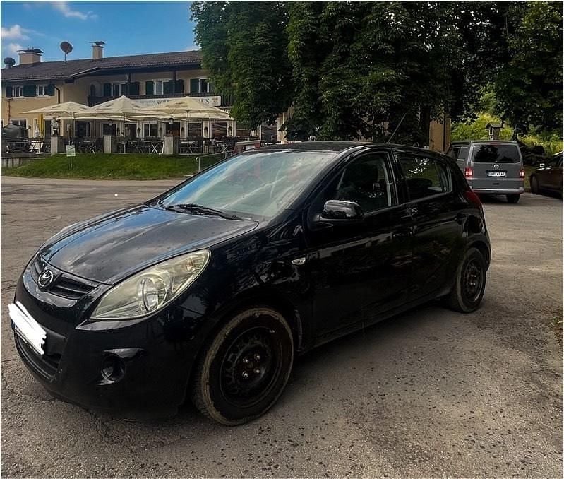 Schwarz Gebraucht 2012 Hyundai i20 Kleinwagen | 2.600 € (Guter Preis) - Bild 1/4