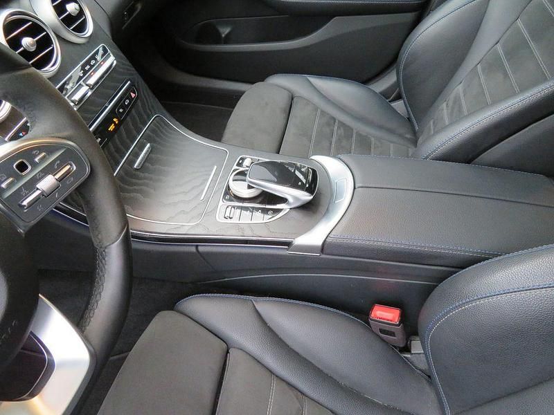 Gebraucht Mercedes C220 AMG 194 PS (142 kW) 2021 Schwarz Limousine