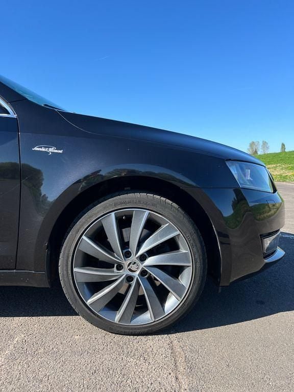 Schwarz Gebraucht 2015 Skoda Octavia LAURIN & KLEMENT Kombi | 10.950 € (Fairer Preis) - Bild 1/4