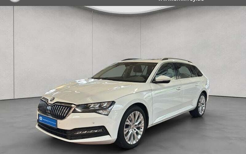Weiß met. Gebraucht 2022 Skoda Superb Ambition Kombi | 20.590 € (Fairer Preis) - Bild 1/4
