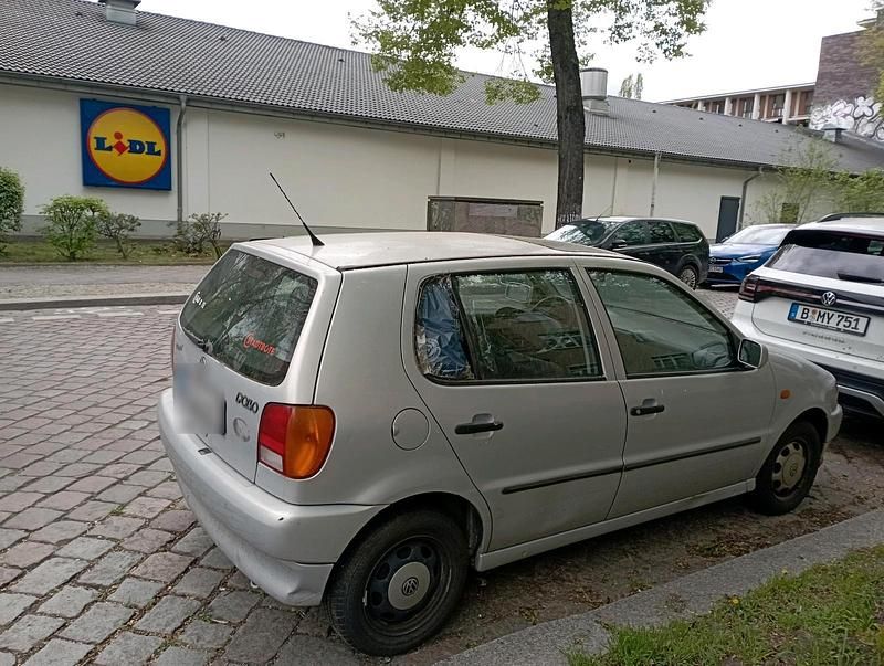 Silber Gebraucht 1998 VW Polo Limousine | 350 € (Superpreis) - Bild 1/4