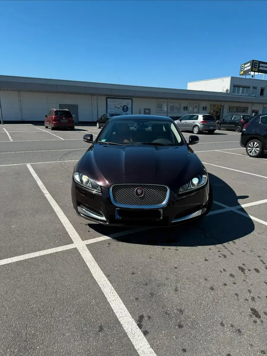 Gebraucht Jaguar XF 240 PS (176 kW) 2014 Rot Limousine