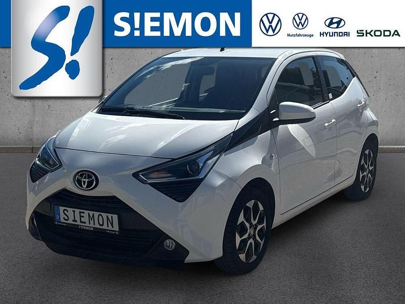 Weiß Gebraucht 2021 Toyota Aygo Team Kleinwagen | 11.550 € (Fairer Preis) - Bild 1/4