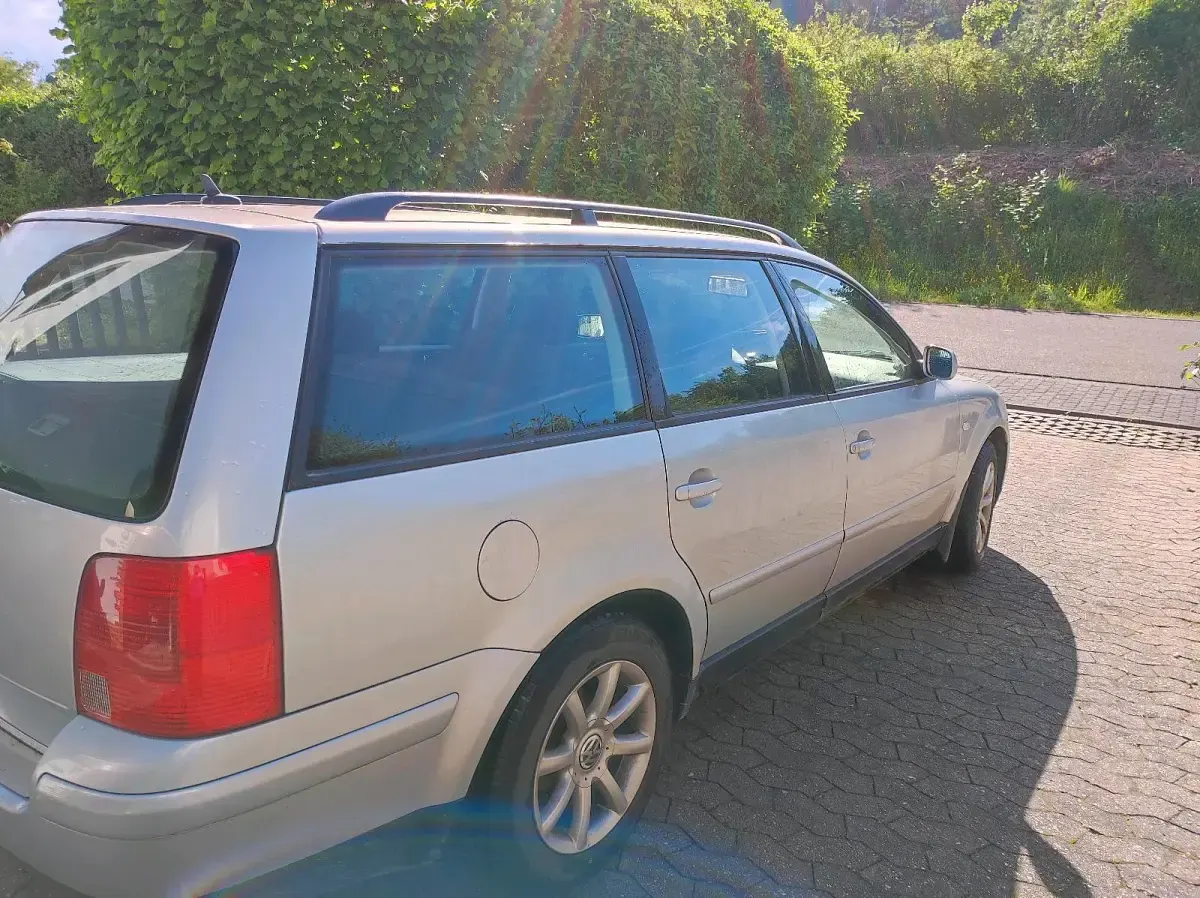 Gebraucht VW Passat 102 PS (75 kW) 1998 Silber Kombi