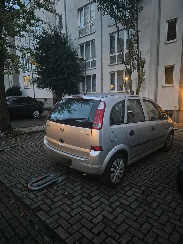 Silber Gebraucht 2005 Opel Meriva Van / Kleinbus | 2.200 € (Fairer Preis) - Bild 1/4