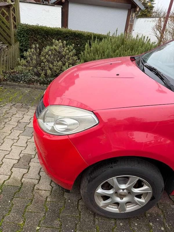 Gebraucht Dacia Sandero 75 PS (55 kW) 2010 Rot Limousine