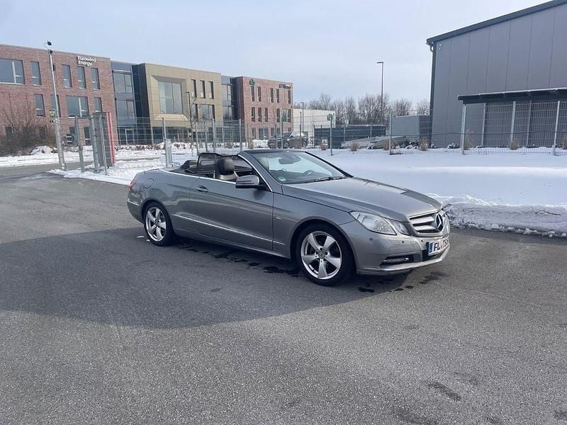 Gebraucht Mercedes E200 Elegance 184 PS (135 kW) 2011 Grau Cabrio