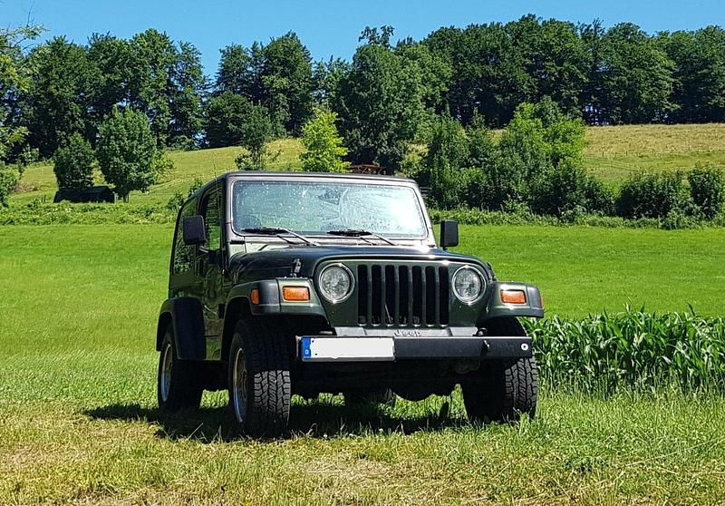 Grün Gebraucht 1998 Jeep Wrangler SUV | 9.800 € (Fairer Preis) - Bild 1/4