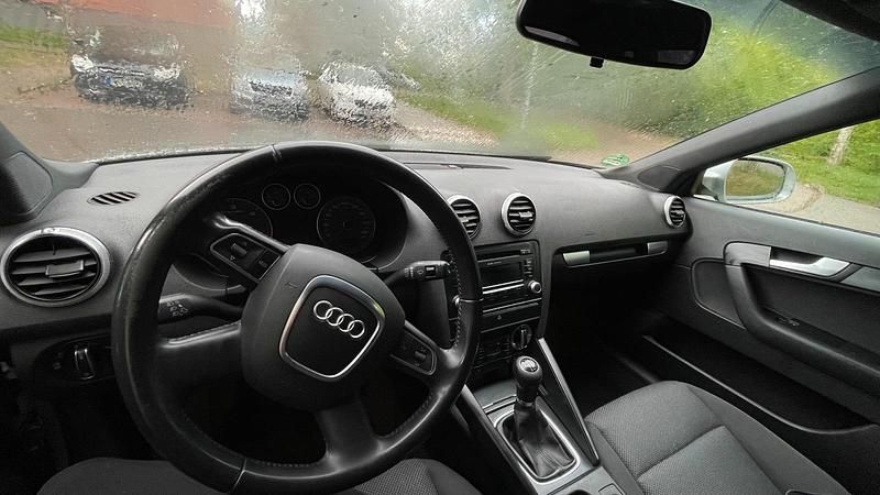 Używany Audi A3 Attraction 105 KM (77 kW) 2010 Srebrny Hatchback