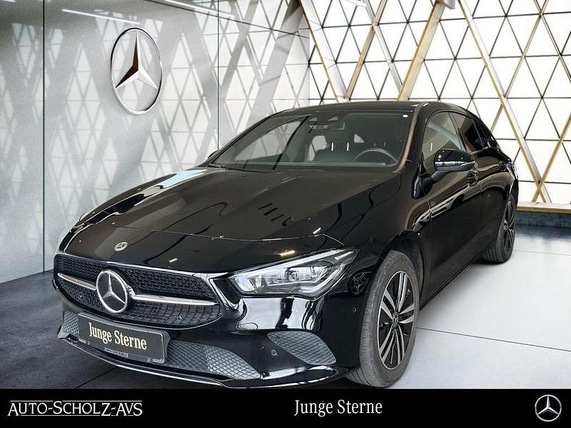 Unilack nachtschwarz Gebraucht 2022 Mercedes CLA250e Shooting Brake Progressive Kombi | 27.580 € (Guter Preis) - Bild 1/4